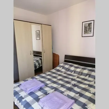 Daire Noks Spacious 1 Bed Flat Sunny Terrace 6 Min Sveti Vlas